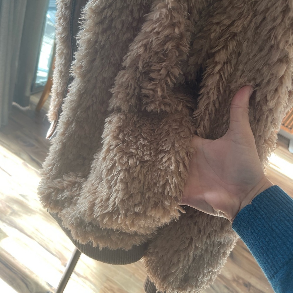 Warm neutral LIKE NEW fuzzy soft teddy coat jacket - Picture 8 of 11